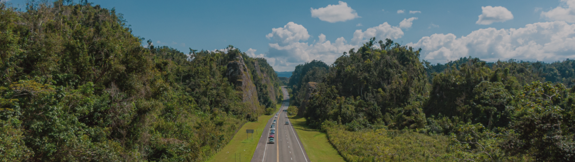 Foto panorámica de carretera en Puerto Rico