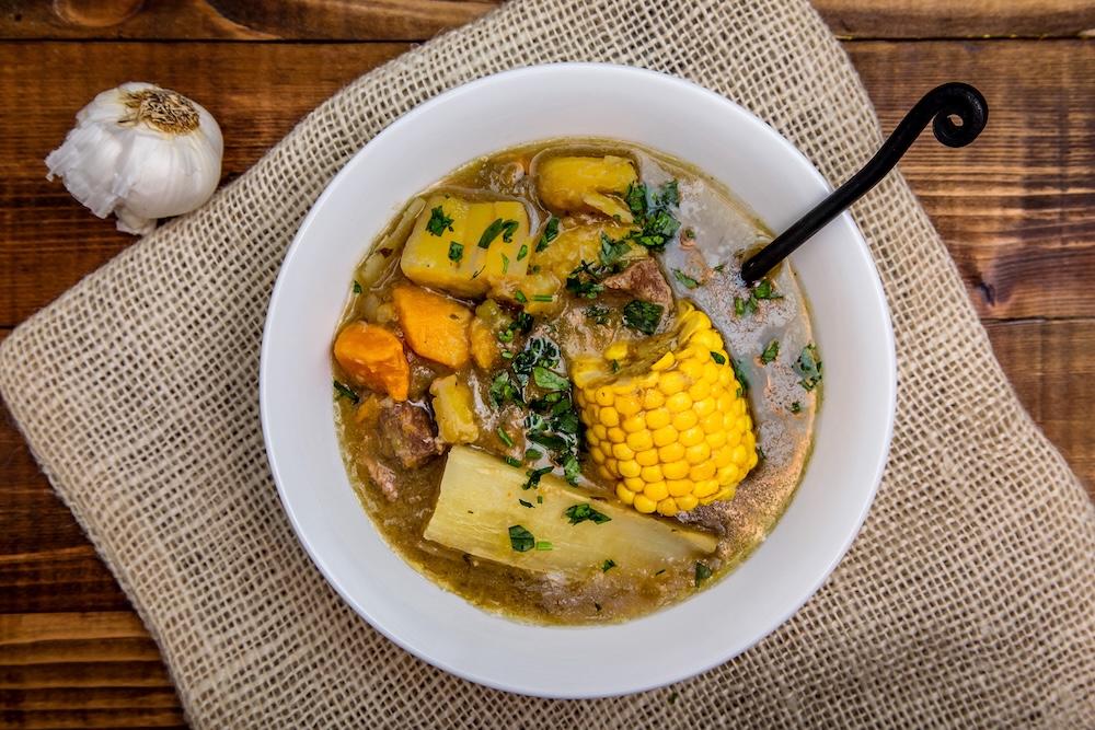 Sancocho (guiso de verduras con carne de res o pollo)